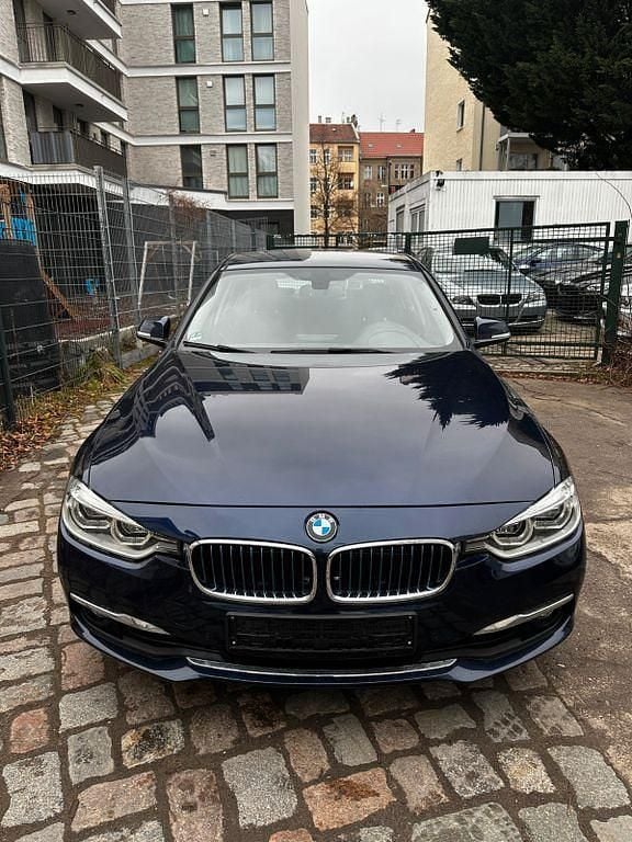 Blau Gebraucht 2018 BMW 330e Advantage Limousine | 13.999 € (Fairer Preis) - Bild 1/4