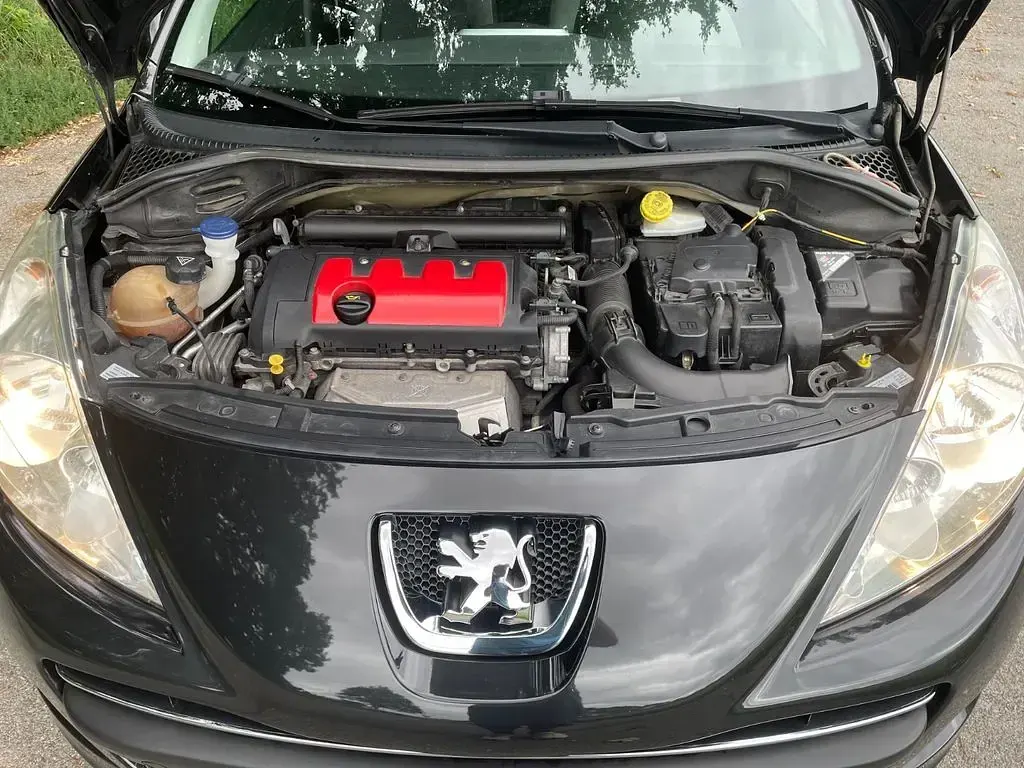 Gebraucht Peugeot 207 Style 95 PS (69 kW) 2011 Schwarz Limousine