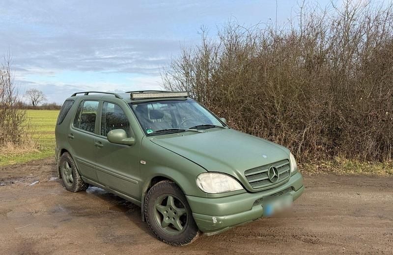 Gebraucht Mercedes ML230 150 PS (110 kW) 1999 Grün SUV