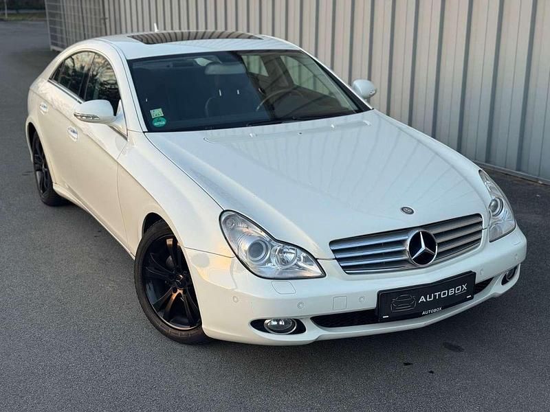 Gebraucht Mercedes CLS320 224 PS (164 kW) 2008 Calcitweiss/zirrusweiss Limousine