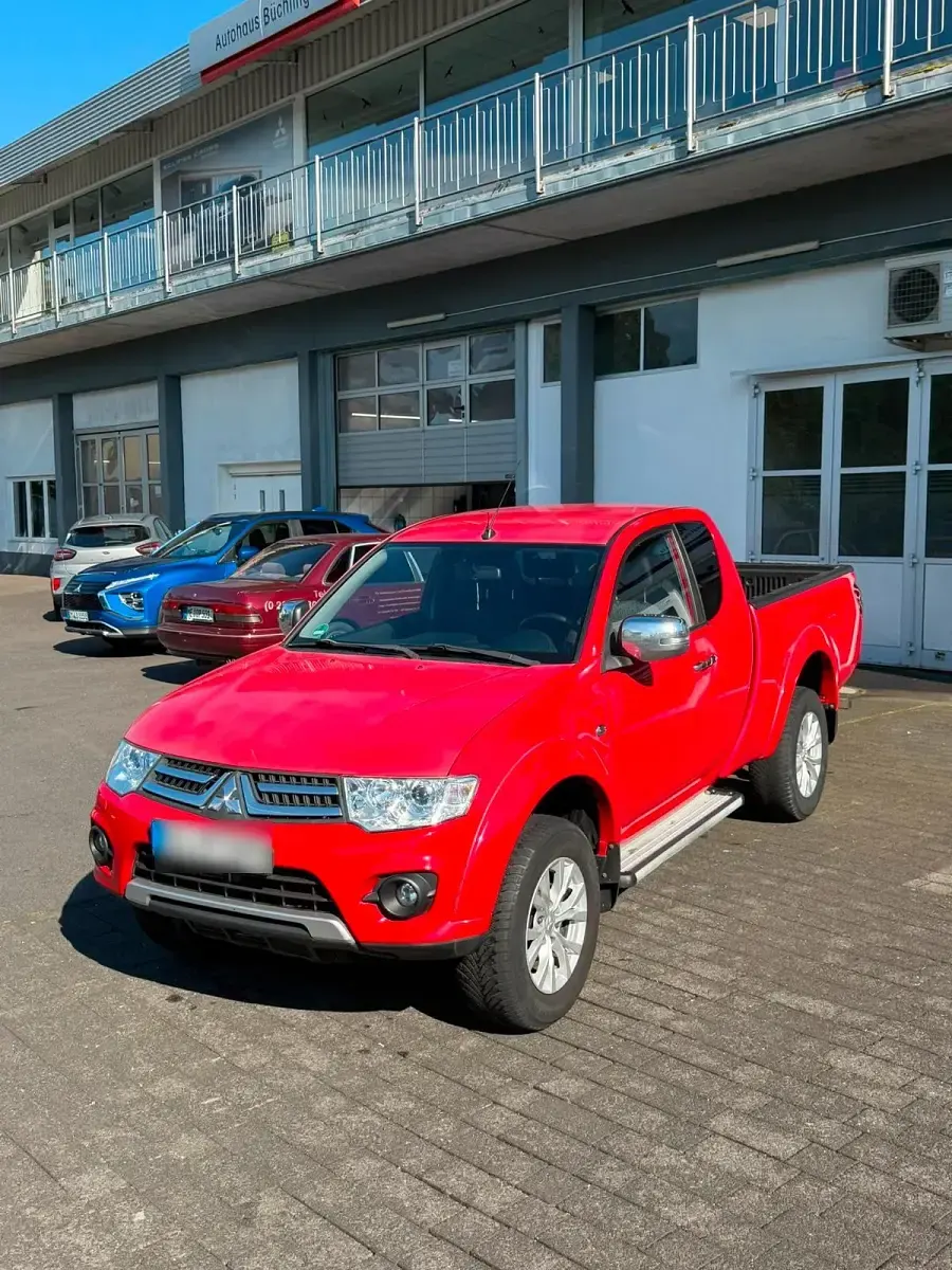 Gebraucht Mitsubishi L200 180 PS (132 kW) 2015 Rot Pickup