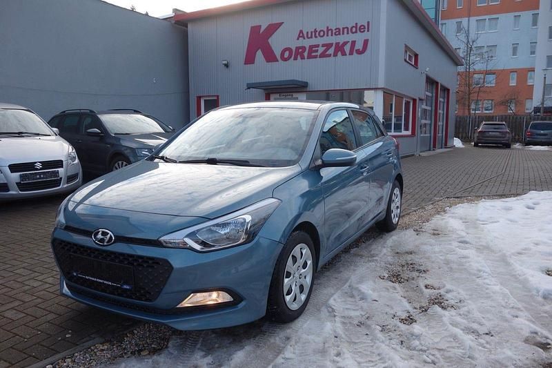 Gebraucht Hyundai i20 GO! 75 PS (55 kW) 2017 Blau Kleinwagen