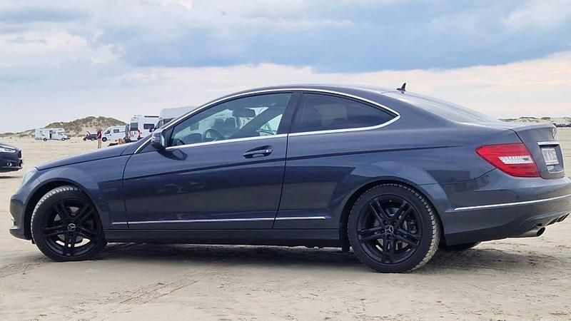 Grau Gebraucht 2012 Mercedes C250 Coupé | 14.595 € (Fairer Preis) - Bild 1/4