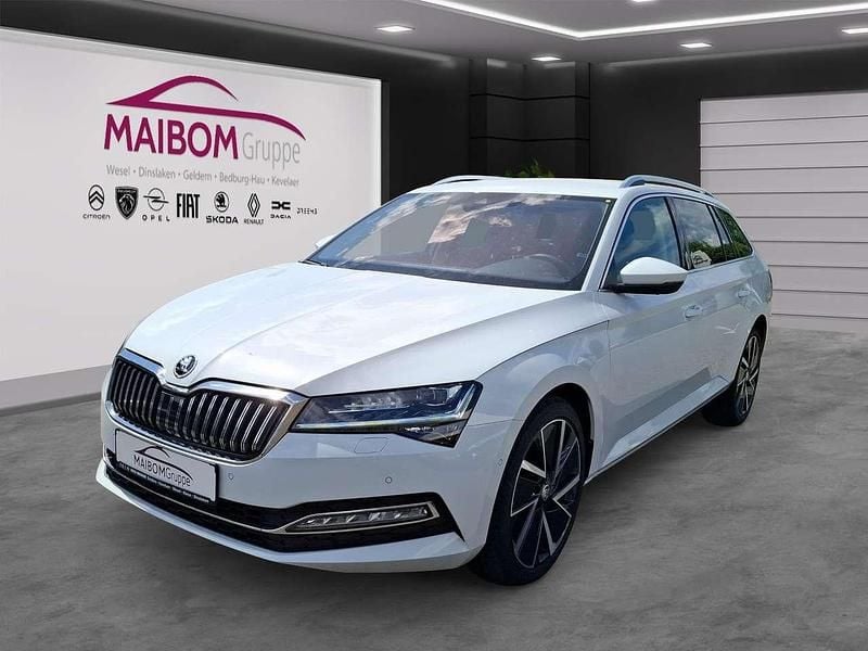 Gebraucht Skoda Superb Style 150 PS (110 kW) 2024 Moonweiß perleffekt Kombi