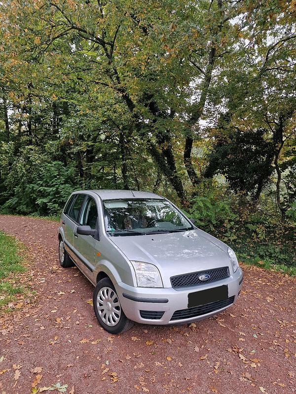 Silber Gebraucht 2005 Ford Fusion Kombi | 2.500 € (Fairer Preis) - Bild 1/4
