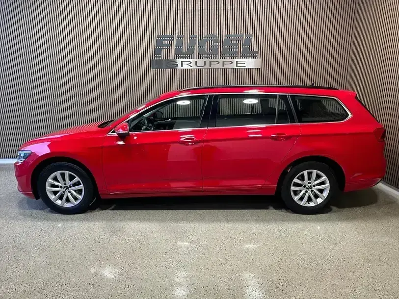 Gebraucht VW Passat Business 122 PS (89 kW) 2023 Tornadorot Kombi