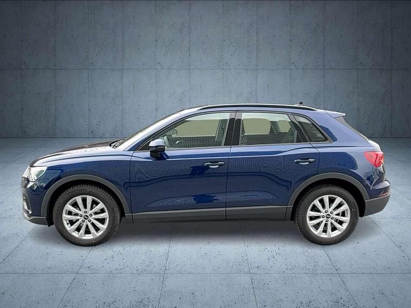 Gebraucht Audi Q3 Ambiente 150 PS (110 kW) 2025 Navarrablau metallic SUV