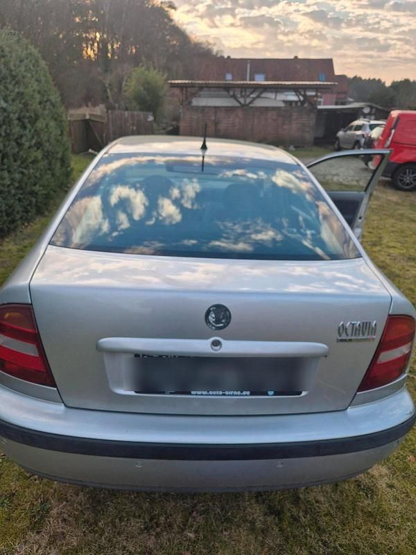 Gebraucht Skoda Octavia 74 PS (54 kW) 2000 Silber Limousine