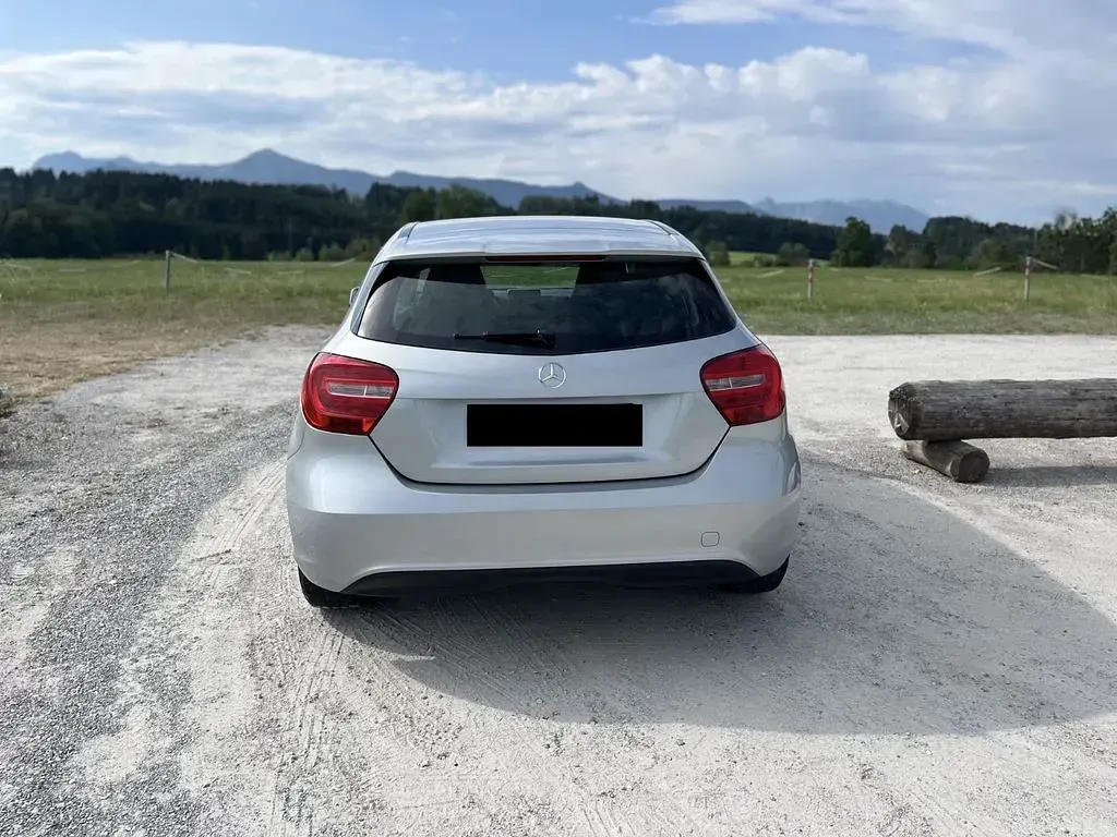 Gebraucht Mercedes A180 122 PS (89 kW) 2013 Silber Kleinwagen