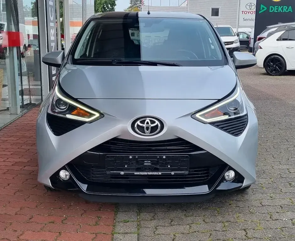 Gebraucht Toyota Aygo X-clusiv 72 PS (52 kW) 2018 Silber Kleinwagen