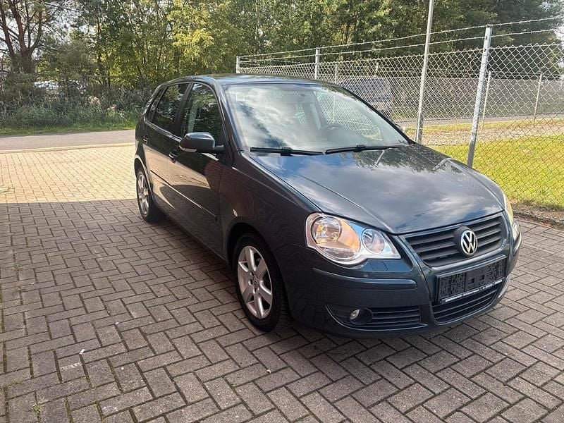 Grau Gebraucht 2009 VW Polo Trendline Kleinwagen | 3.999 € (Fairer Preis) - Bild 1/4