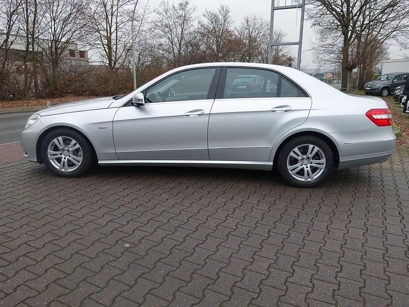 Gebraucht Mercedes E220 Avantgarde 170 PS (125 kW) 2010 Silber Limousine