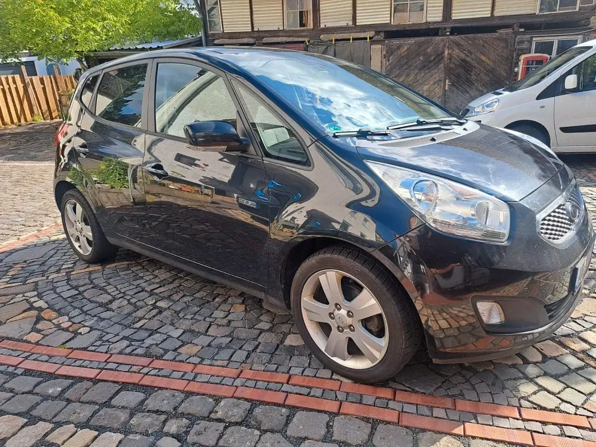 Gebraucht Kia Venga 128 PS (94 kW) 2011 Schwarz Kleinwagen