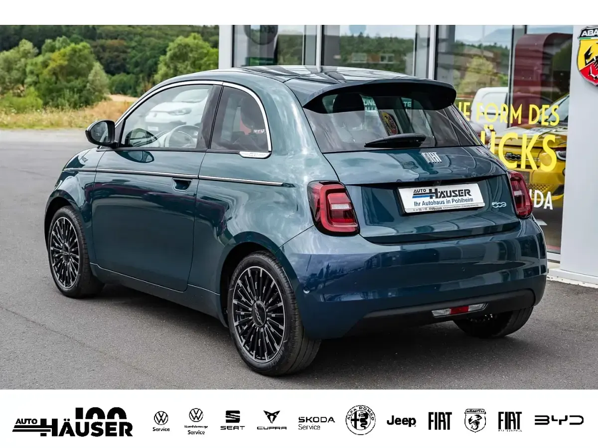 Neu Fiat 500e La Prima 86 kW (118 PS) 2026 Gruen Limousine