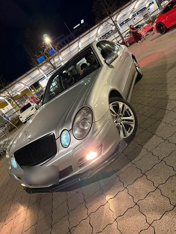 Gebraucht Mercedes E200 163 PS (119 kW) 2005 Silber Limousine