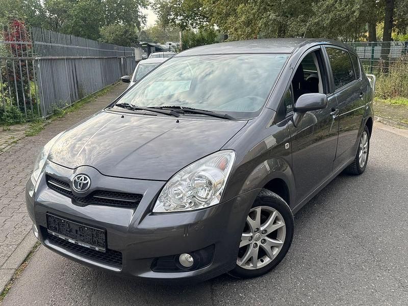 Grau Gebraucht 2008 Toyota Corolla Verso Team Van / Kleinbus | 7.233 € (Etwas zu teuer) - Bild 1/4