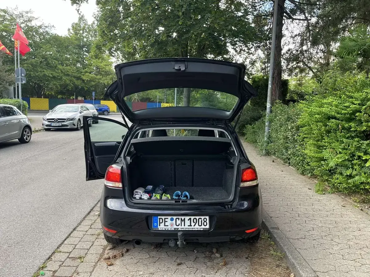 Gebraucht VW Golf VI Highline 105 PS (77 kW) 2011 Schwarz Kleinwagen