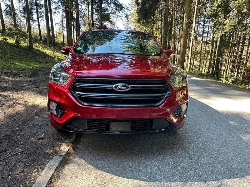 Gebraucht Ford Kuga ST-Line 150 PS (110 kW) 2019 Rot SUV