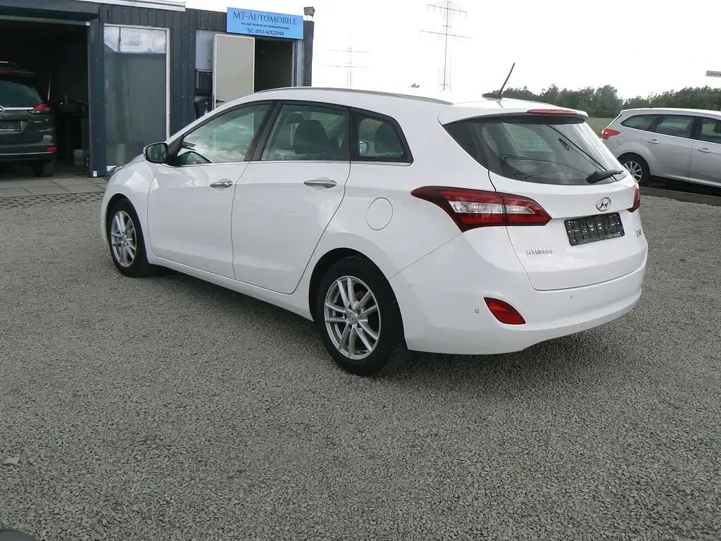 Gebraucht Hyundai i30 Style 136 PS (100 kW) 2017 Weiß Limousine