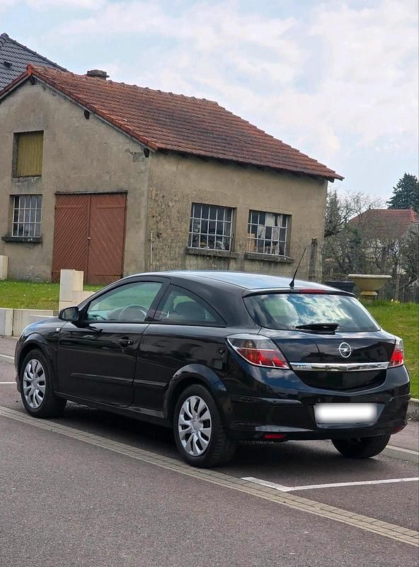 Gebraucht Opel Astra 108 PS (79 kW) 2007 Schwarz Coupé