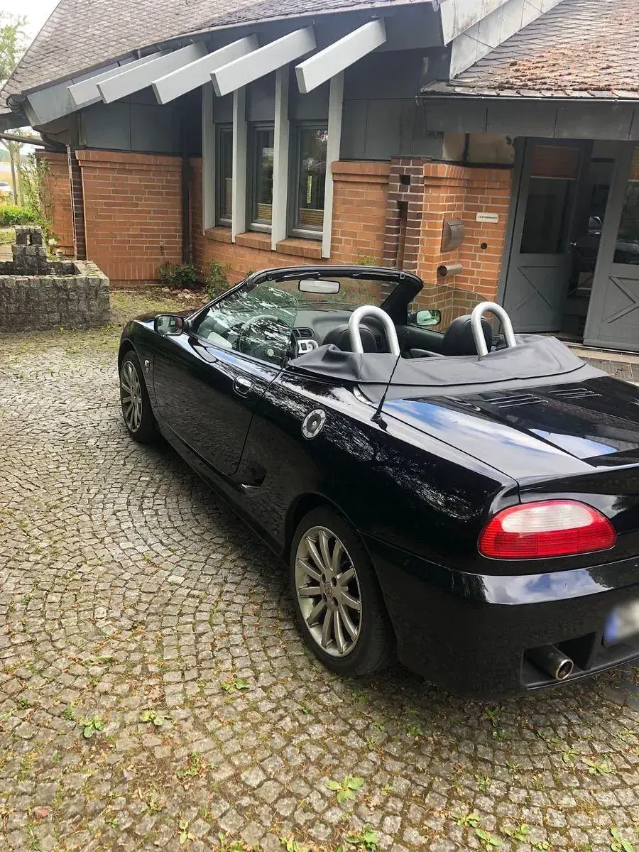 Gebraucht MG TF 136 PS (100 kW) 2004 Schwarz Cabrio