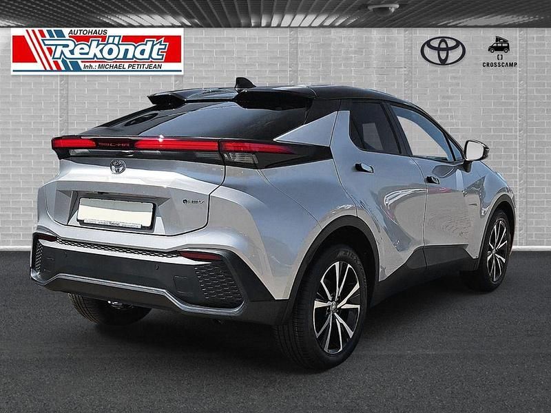 Neu Toyota C-HR 140 PS (102 kW) 2025 Silber SUV
