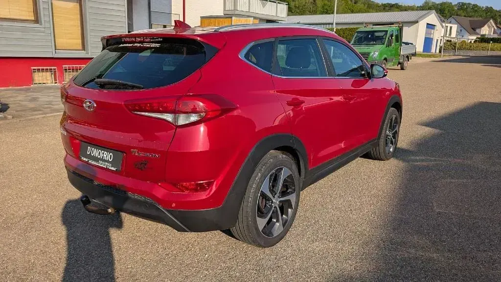 Gebraucht Hyundai Tucson Style 141 PS (103 kW) 2016 Rot SUV