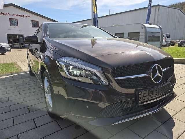 Gebraucht Mercedes A180 122 PS (89 kW) 2016 Orientbraun  metalliclack Kleinwagen