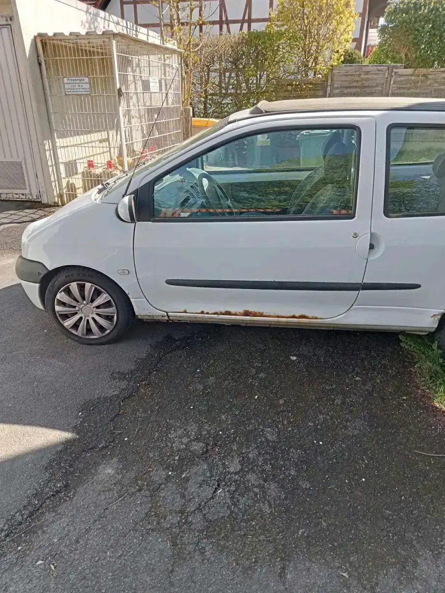 Second-hand Renault Twingo 58 CP (42 kW) 2004 Alb Hatchback