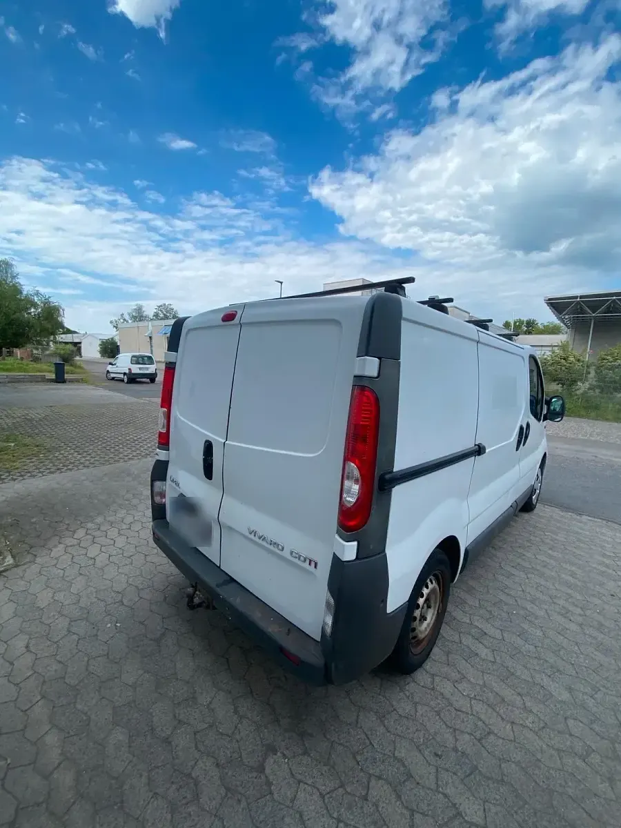 Używany Opel Vivaro 110 KM (80 kW) 2013 Biały Minivan