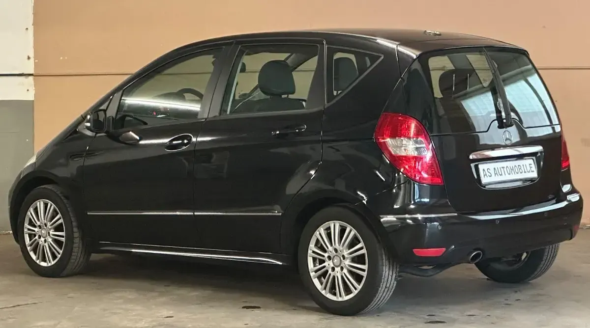 Gebraucht Mercedes A160 95 PS (69 kW) 2011 Schwarz Kleinwagen