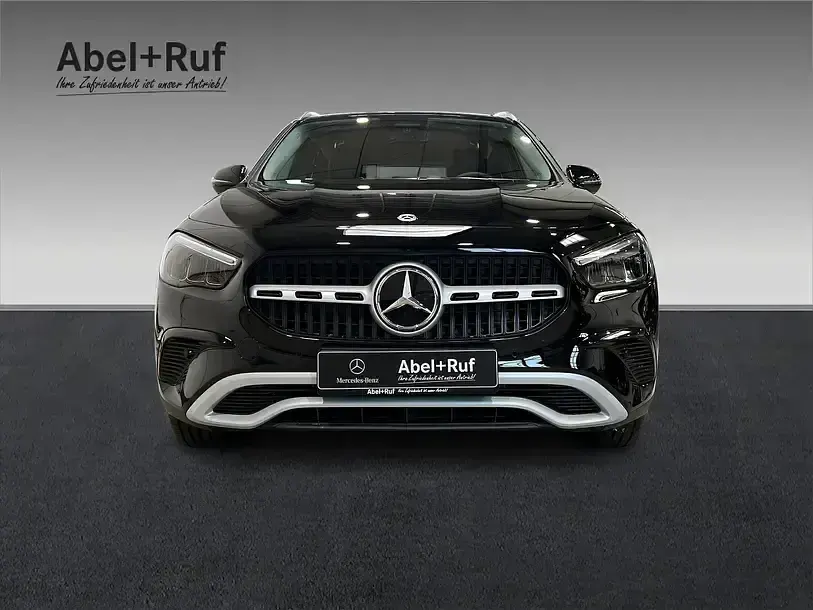 Gebraucht Mercedes GLA200 150 PS (110 kW) 2025 Unilack nachtschwarz SUV