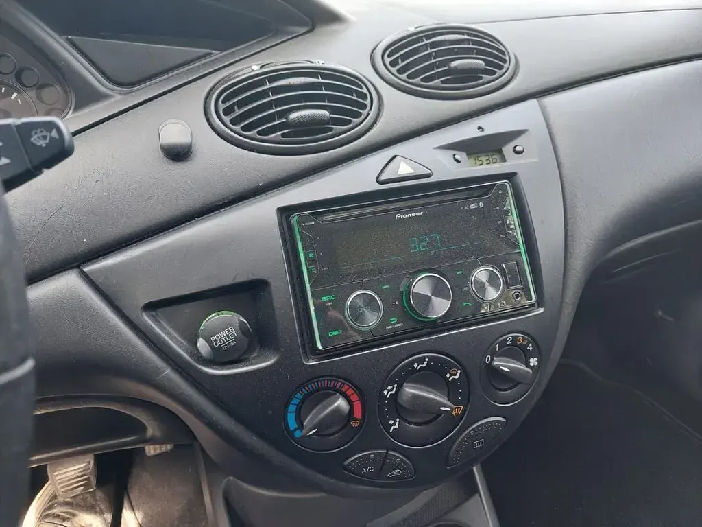 Brugt Ford Focus 101 HK (74 kW) 2002 Blå Sedan