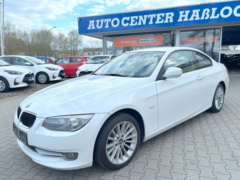 Alpinweiss iii Gebraucht 2010 BMW 320 Coupé | 7.490 € (Fairer Preis) - Bild 1/4