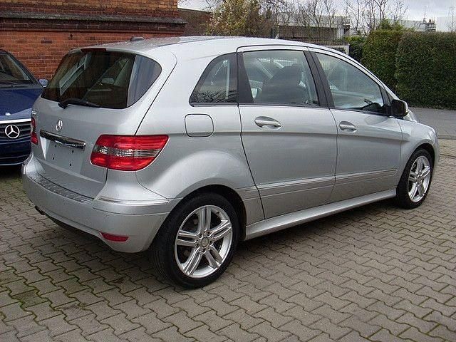 Gebraucht Mercedes B160 95 PS (69 kW) 2010 Silber Van / Kleinbus