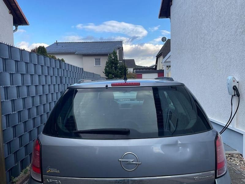 Gebraucht Opel Astra 105 PS (77 kW) 2005 Silber Limousine