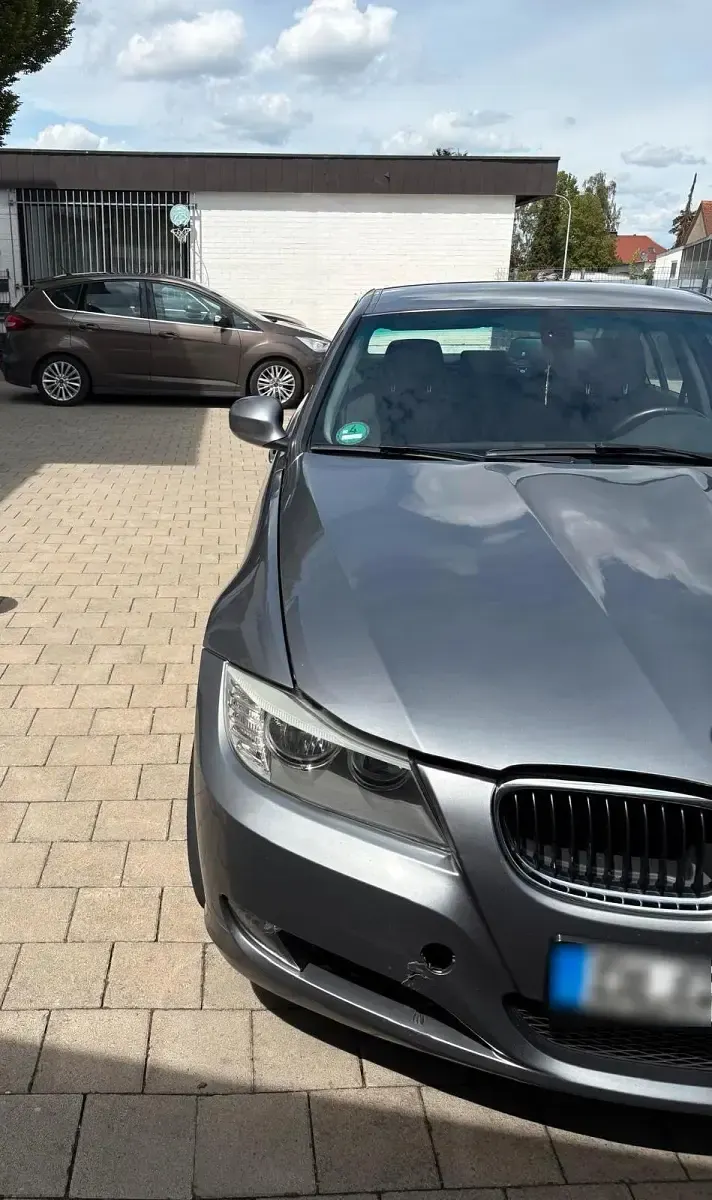 Gebraucht BMW 320 184 PS (135 kW) 2011 Grau Limousine