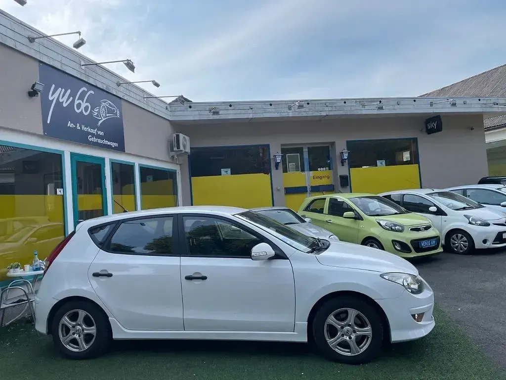 Gebraucht Hyundai i30 109 PS (80 kW) 2012 Weiß Limousine