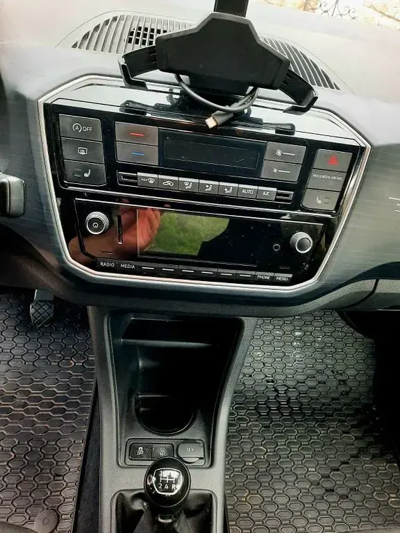 Usado VW up! Sound 75 CV (55 kW) 2017 Blanco Utilitario