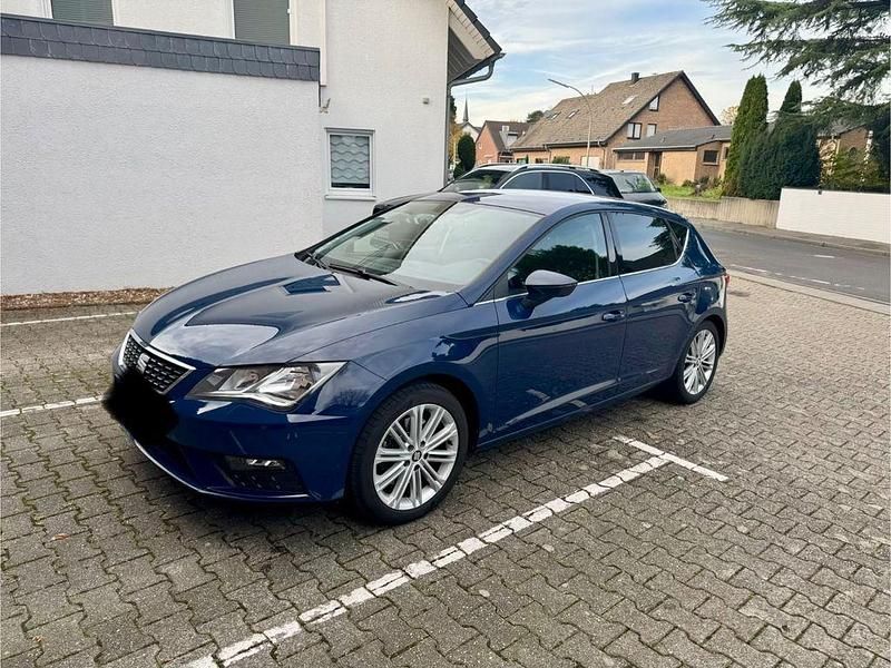 Blau Gebraucht 2017 Seat Leon XCELLENCE Limousine | 12.799 € (Guter Preis) - Bild 1/4