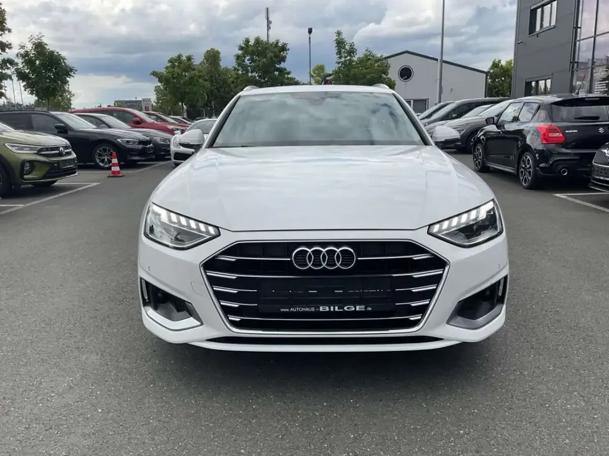 Gebraucht Audi A4 Advanced 204 PS (150 kW) 2022 Weiß Kombi
