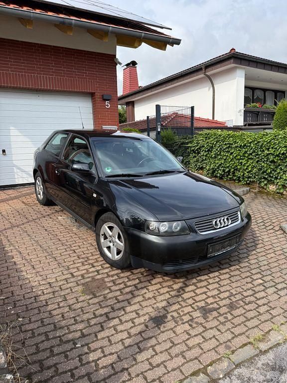 Schwarz Gebraucht 2001 Audi A3 Ambition Limousine | 900 € (Guter Preis) - Bild 1/4