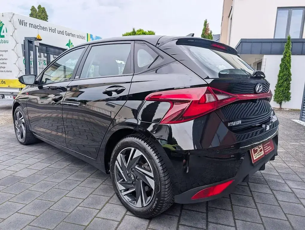 Gebraucht Hyundai i20 Trend 101 PS (74 kW) 2021 Schwarz Kleinwagen