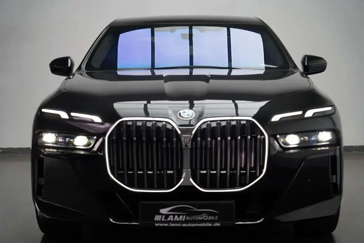 Gebraucht BMW 740 M Sport 299 PS (219 kW) 2024 Schwarz Limousine