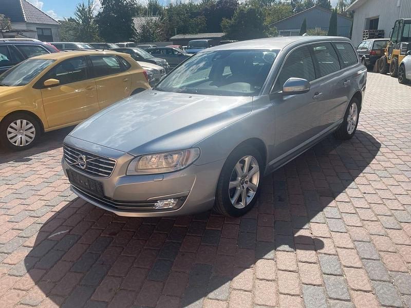 Silber Gebraucht 2015 Volvo V70 Momentum Kombi | 14.980 € (Teuer) - Bild 1/4