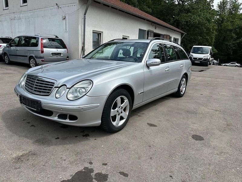 Silber Gebraucht 2004 Mercedes E220 Kombi | 2.490 € (Fairer Preis) - Bild 1/4