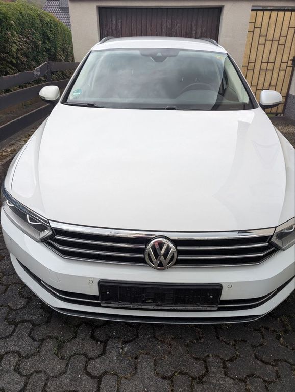 Weiß Gebraucht 2018 VW Passat Highline Kombi | 18.400 € (Superpreis) - Bild 1/4