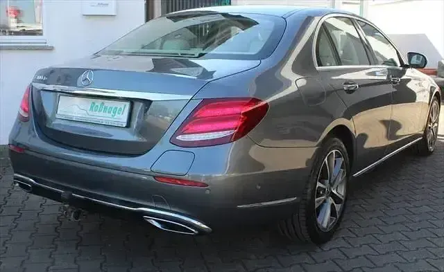Gebraucht Mercedes E300 Exclusive 194 PS (142 kW) 2019 Grau Limousine