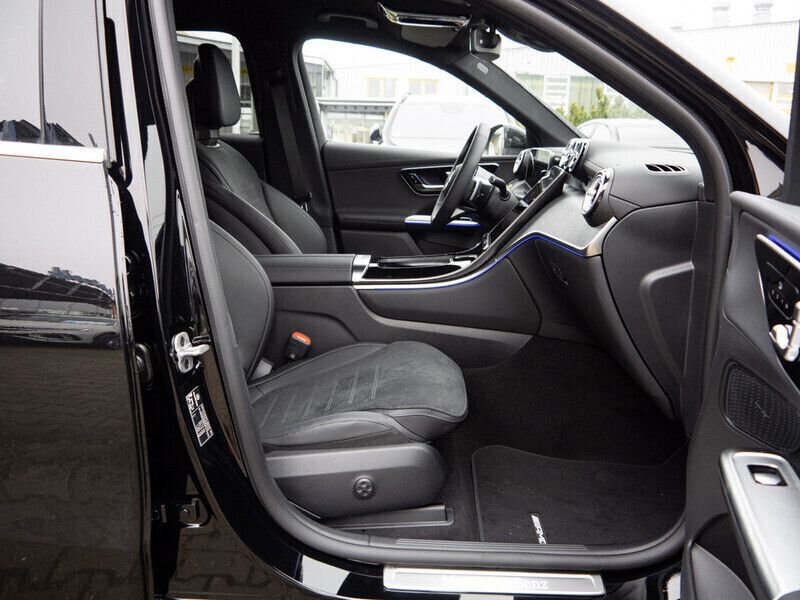 Gebraucht Mercedes GLC200 AMG line 227 PS (166 kW) 2024 Schwarz SUV