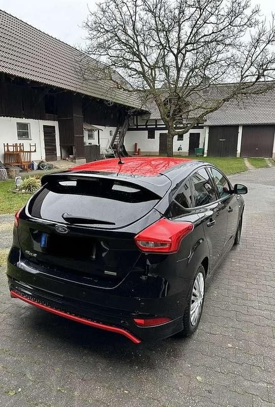 Gebraucht Ford Focus ST-Line 125 PS (91 kW) 2017 Schwarz Limousine